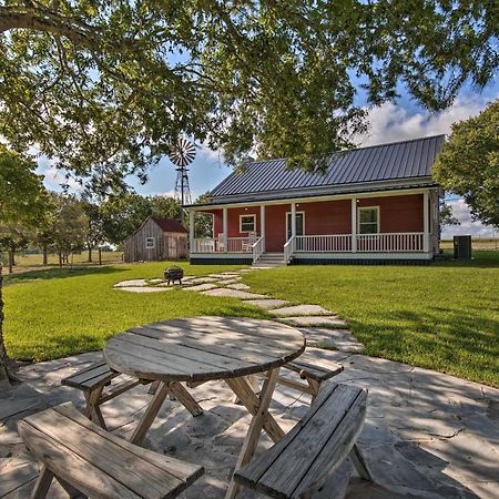 Peaceful Schulenburg Farmhouse With Fire Pit And Grill Εξωτερικό φωτογραφία