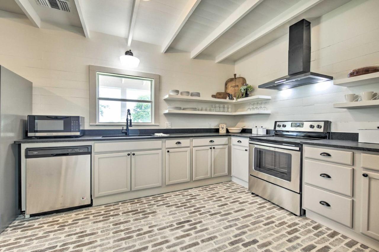 Peaceful Schulenburg Farmhouse With Fire Pit And Grill Εξωτερικό φωτογραφία