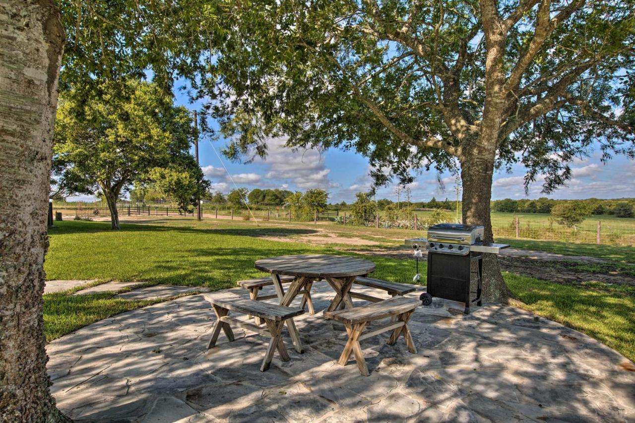 Peaceful Schulenburg Farmhouse With Fire Pit And Grill Εξωτερικό φωτογραφία