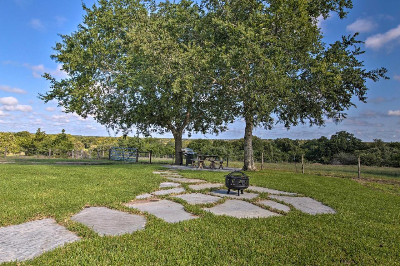Peaceful Schulenburg Farmhouse With Fire Pit And Grill Εξωτερικό φωτογραφία